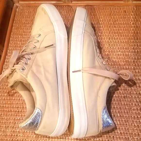 Beige sneakers with beige laces - Picture 6 of 8